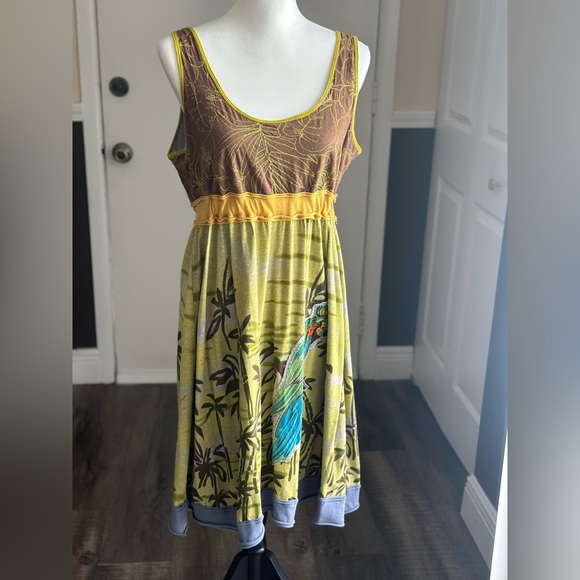 Tori Richard Dresses & Skirts - Unique Tori Richard sleeveless dress